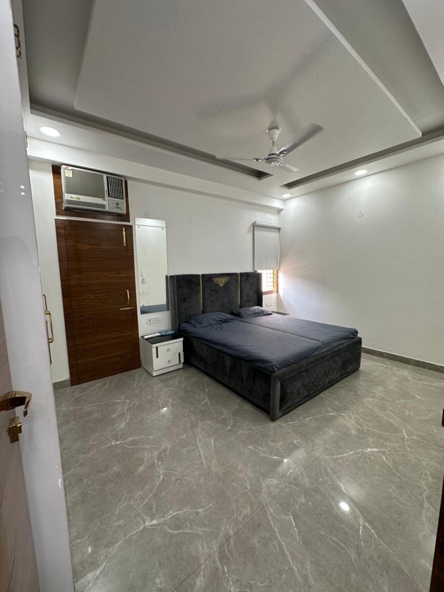 Builder Floor